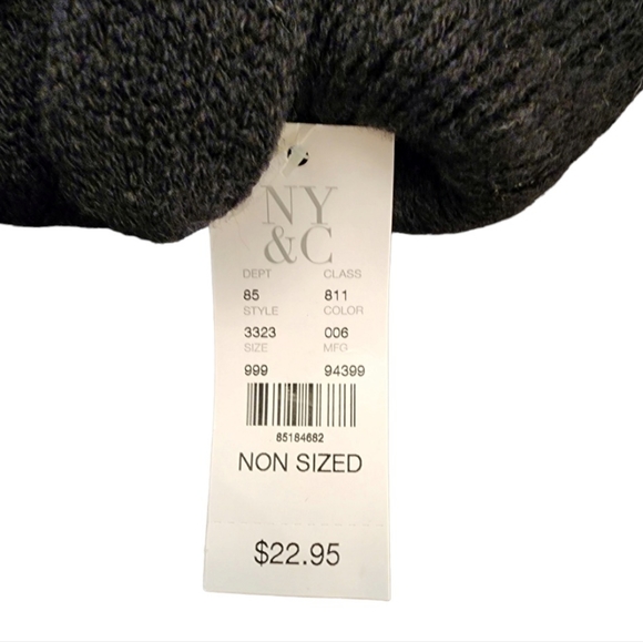 New York & Company Pom Pom Beanie & Gloves Gift Set NWT - Picture 5 of 6